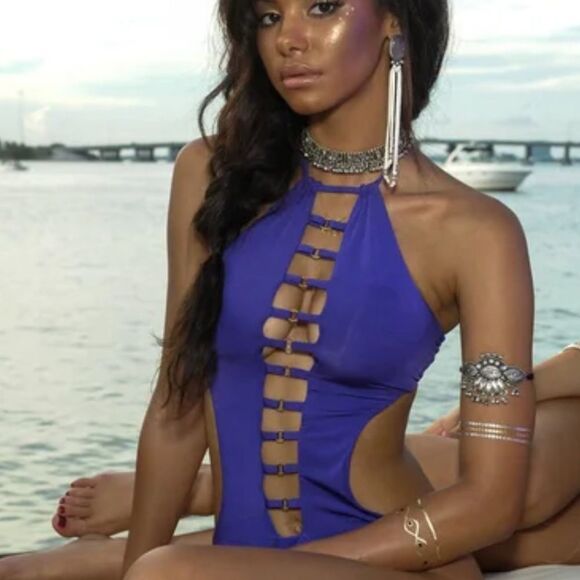 Beach bunny women’s medium monokini cut out ladder halter swimsuit bathing suit - Picture 11 of 11